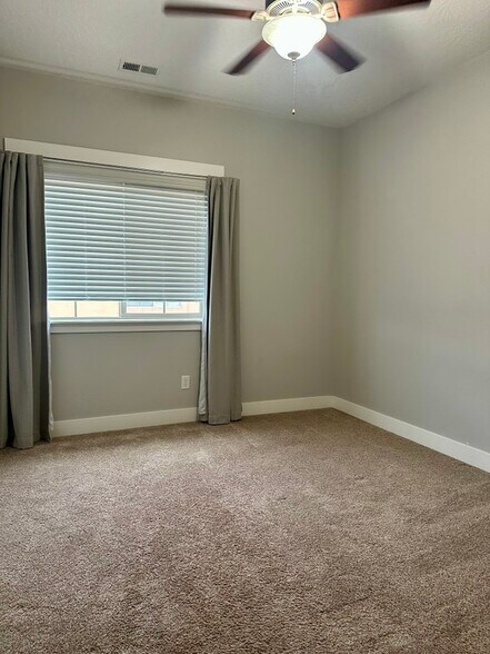 Building Photo - 5545 Sicily Ln
