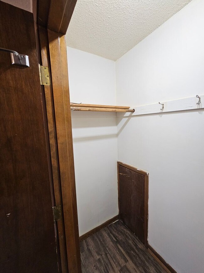 Building Photo - 1BR/1BA East Campus - Short Distance to Ca...