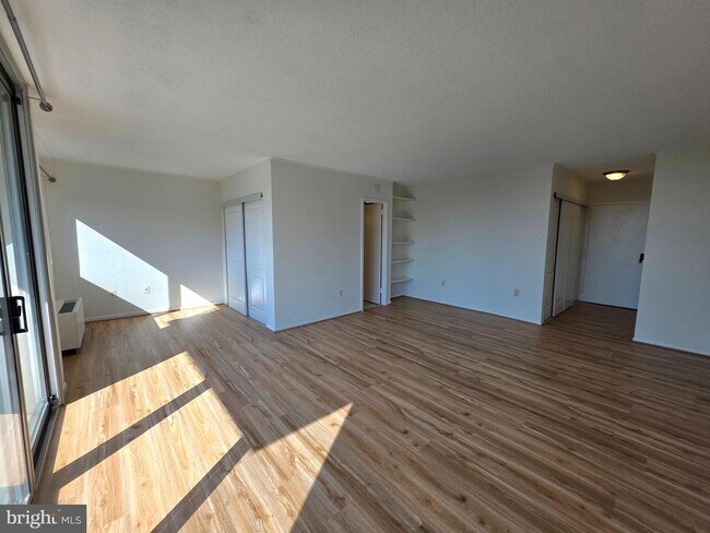 Building Photo - 2059 Huntington Ave