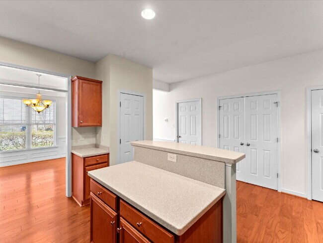 Building Photo - 709 Abbey Village Cir