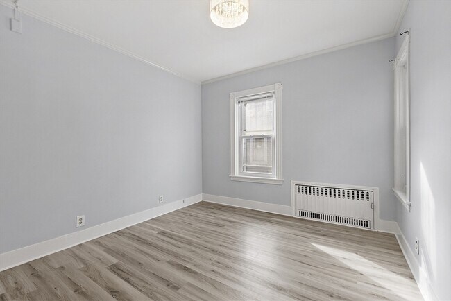 Building Photo - 19 Isabella St