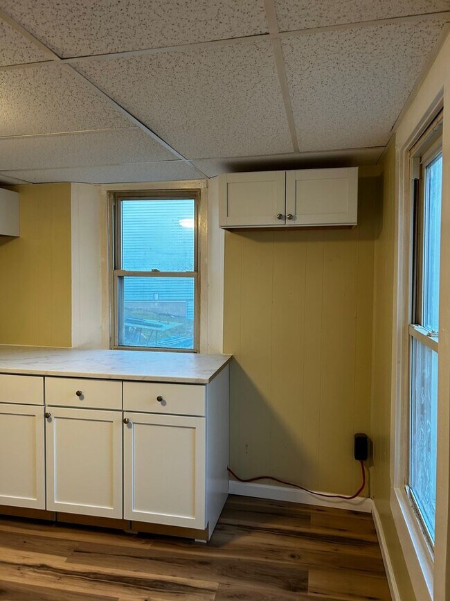 Building Photo - 92 Farview St