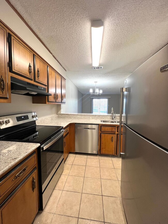 Building Photo - WATERFRONT CONDO IN LAKE PARK