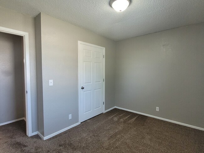 Building Photo - 1437 S Will Rogers Dr