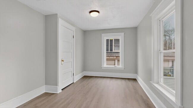 Building Photo - 83 Brook St