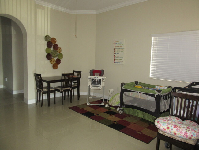 Building Photo - Lovely 3 BR / 2 BA Condo Located In Desira...