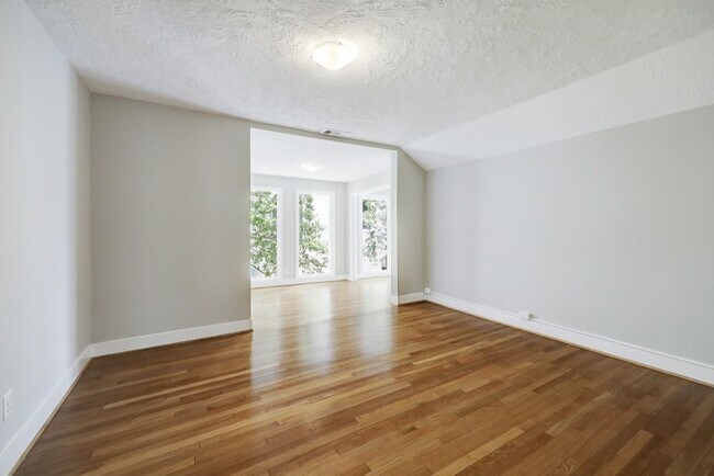Building Photo - 3605 Plumb St