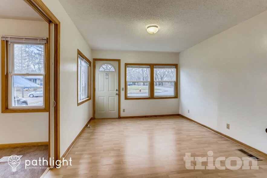 Building Photo - 2144 Sherwood Ave