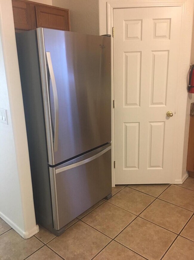 Building Photo - South Phoenix 4 Bed 2 Bath