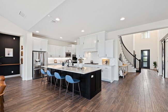 Building Photo - Beautiful Home in Lake Travis