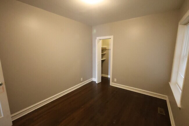 Building Photo - 5653 N Talman Ave