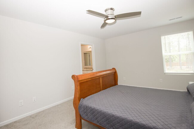 Building Photo - Coming up soon!!!!Centric beautiful proper...