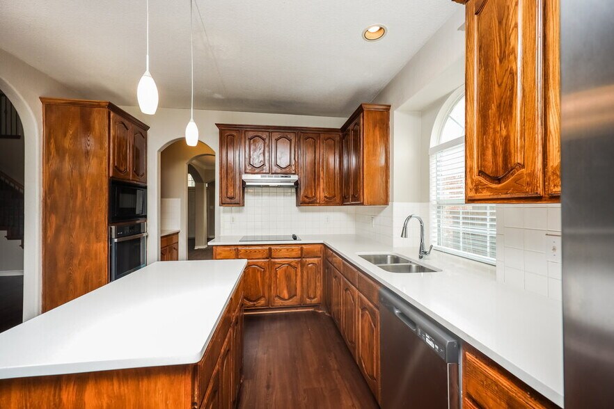 Building Photo - 100 Silverwood Dr