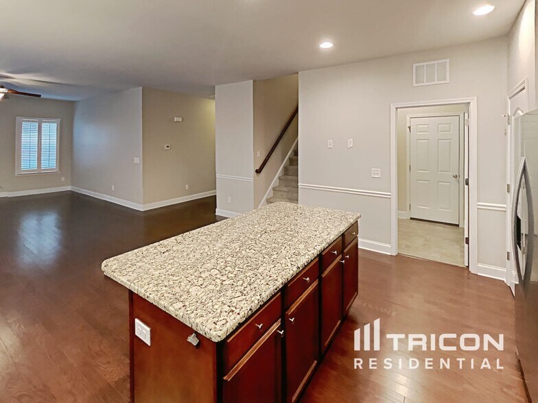 Building Photo - 5766 Woodside Forest Trail