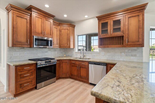 Building Photo - 1414 N Palmsprings Dr