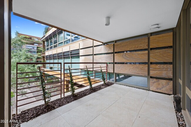 Building Photo - 7137 E Rancho Vista Dr