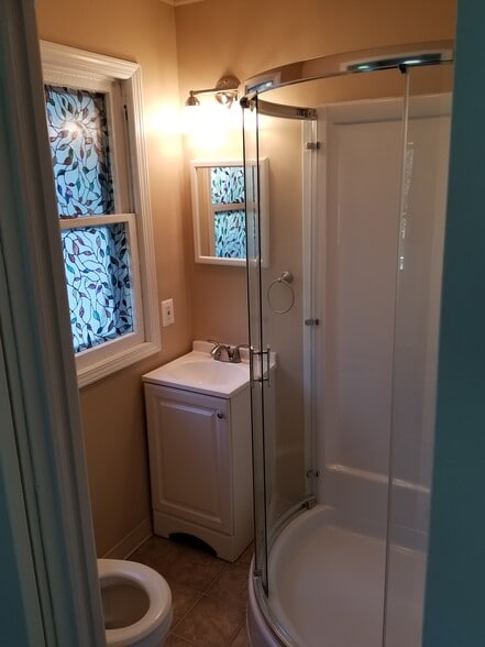 Bathroom - 9625 E 32 St S