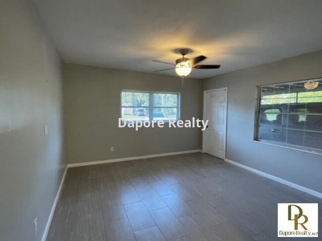 Building Photo - FULLY REMODELED 3 Bedroom, 1.5 Bath, Garag...