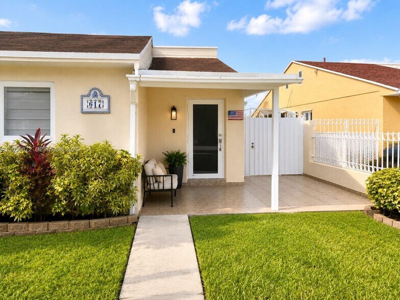Building Photo - 17 SW 96th Ct