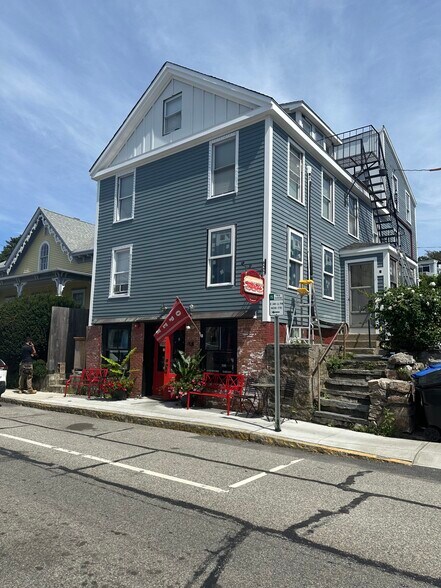 Building Photo - 382 Spring St