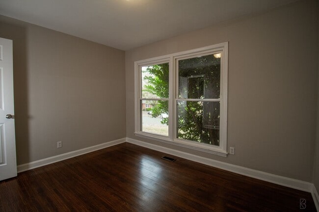 Building Photo - Cozy renovated ranch near Uptown