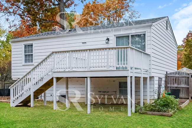 Building Photo - Your dream home awaits