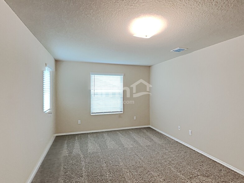 Building Photo - 747 Red Barn Bnd