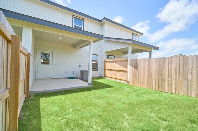 Building Photo - Hunters Ranch Beauty! 3 Bedroom 2 1/2 Bath...