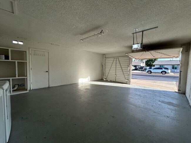 Building Photo - 1932 E Loyola Dr