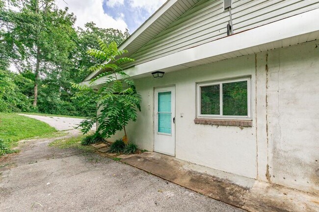 Building Photo - 719 Mcgowan Rd