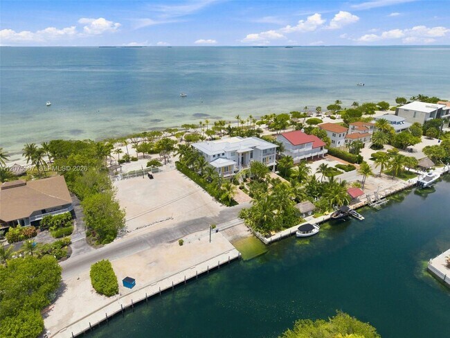 Building Photo - 203 Gulfview Dr