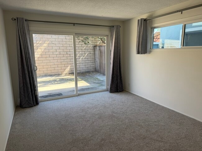 Building Photo - 618 Clubhouse Ave