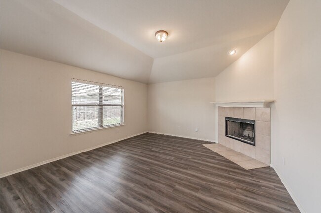 Building Photo - 636 Saddleway Dr