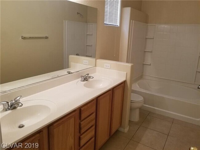 Building Photo - **$350 OFF 1ST MONTH RENT** Centennial Hil...