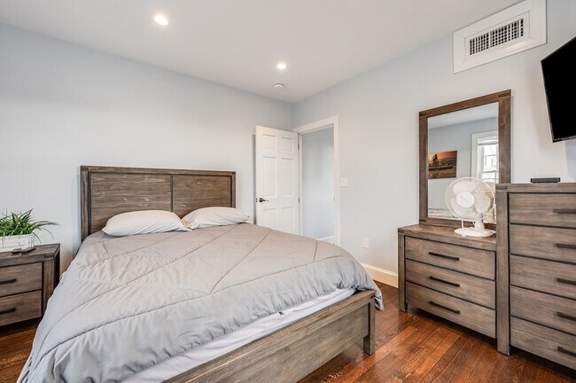 Building Photo - 17 Silva Ct