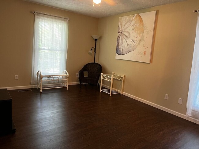 Building Photo - Furnished 2 Bedroom in Riverbend