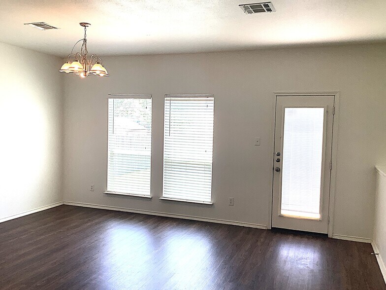 Building Photo - 109 Castle Dr