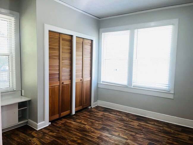 Building Photo - Beautiful 4 bedroom 2 bathroom home in Lagrange! Must see!