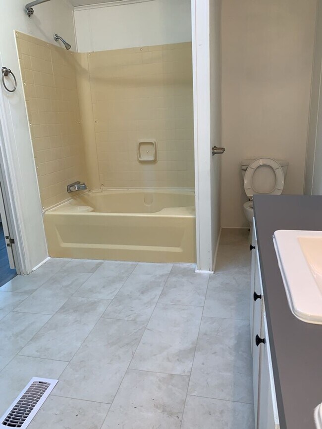 Building Photo - Stunning manufactured home w/detached garage!