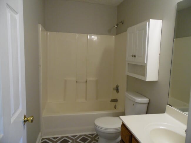 Building Photo - 925 Altamont Ct