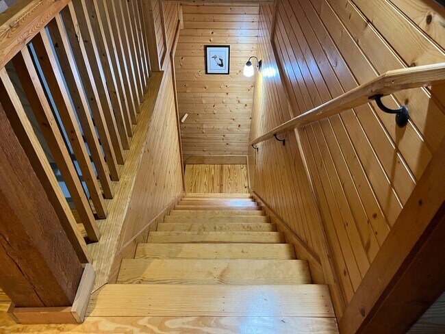 Building Photo - Beautiful 3/2 Mountain Home Rental!