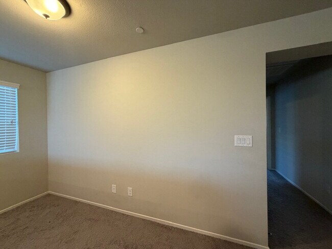 Building Photo - GATED 4 BED 2.5 BATH 2 CAR GARAGE SINGLE FAMILY HOME w/ LOFT, BEDROOM DOWNSTAIRS, NEXT TO COMMUNI...
