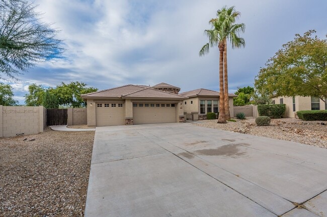 Building Photo - 4 Bedroom, 2.5 Baths with Private Pool!