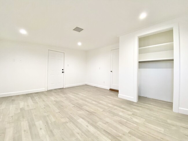 Building Photo - 13644 Terra Bella St Arleta, CA 91331