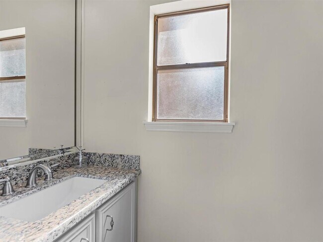 Building Photo - 3014 Redwood Lodge Dr