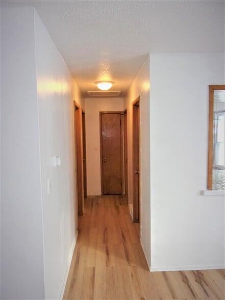 Building Photo - 330 Oakland St