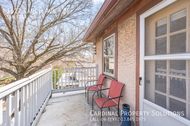 Building Photo - 1627 Larch Ave