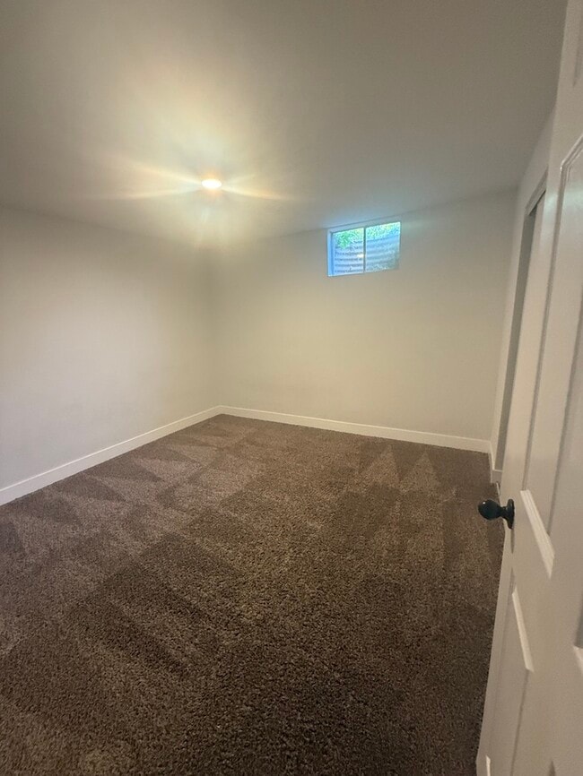 Building Photo - Large Brick Ranch with Huge yard