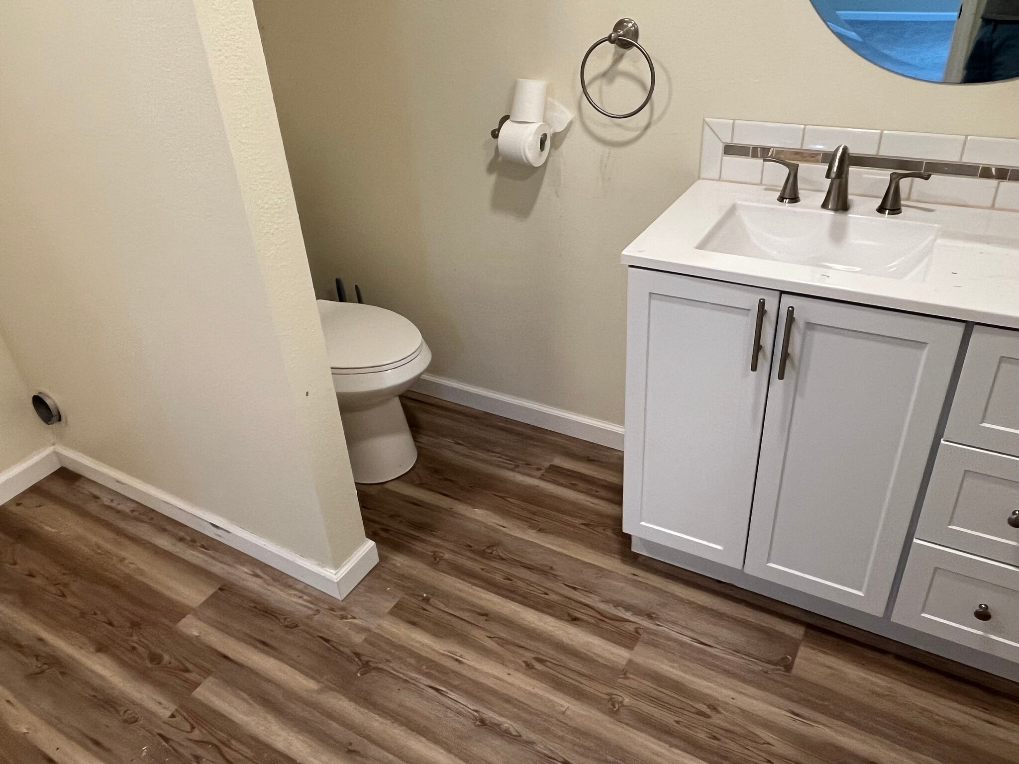Master bathroom - 805 S Frey St
