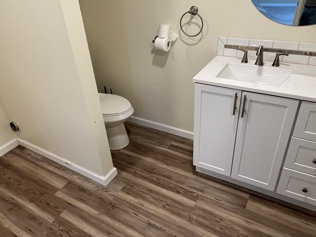 Master bathroom - 805 S Frey St